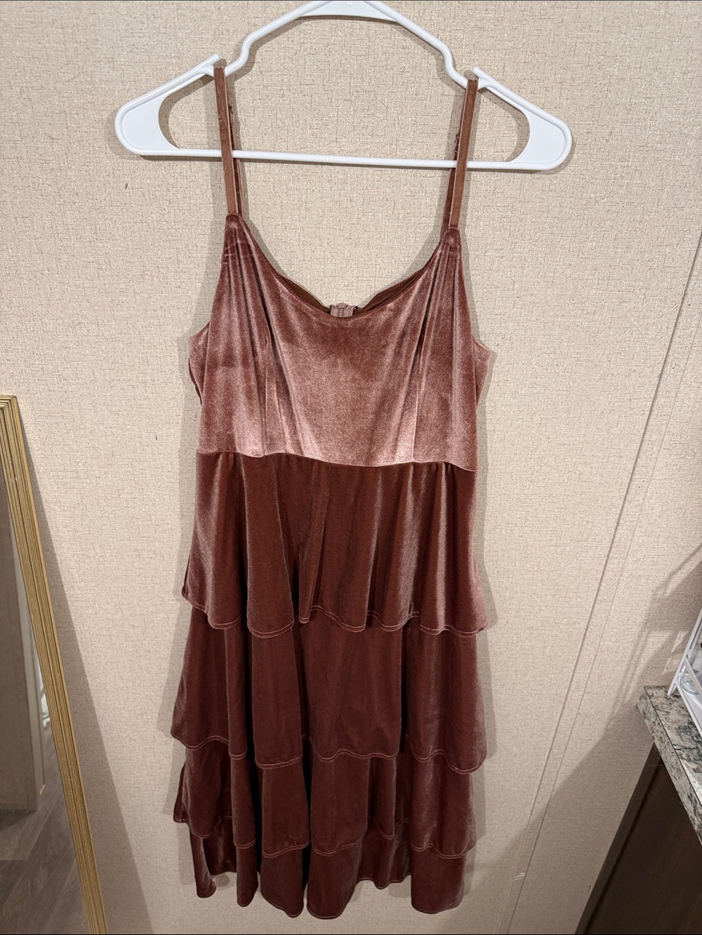 Dazy Strapless Velvet Tiered Dress in Mauve